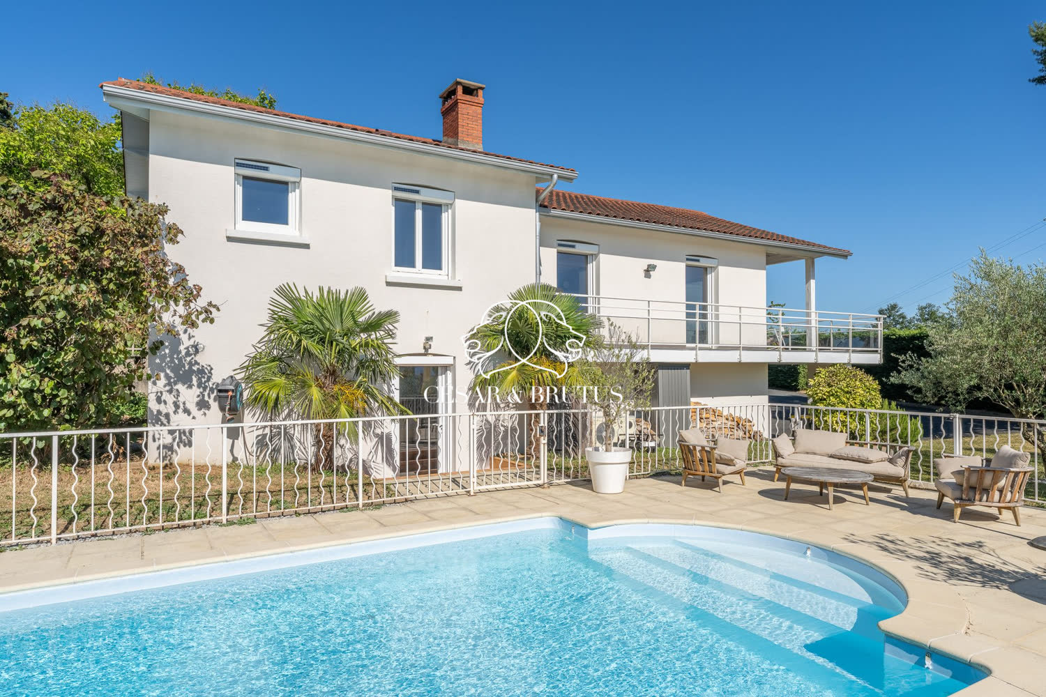 Maison contemporaine de 192 m² avec piscine et vue panoramique · Dardilly