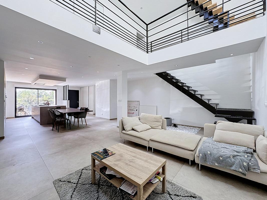 Maison T5 · 188 m² · climatisée · terrasse · 2 parkings privatifs · 69320 Feyzin