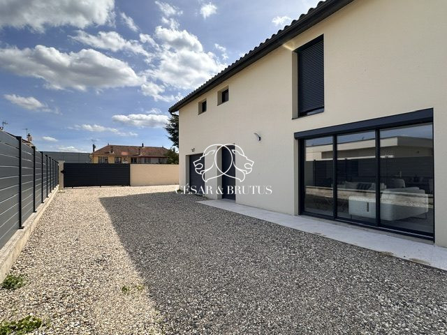 Decines-charpieu · Maison rénovée 5 pièces de 125 m² avec garage