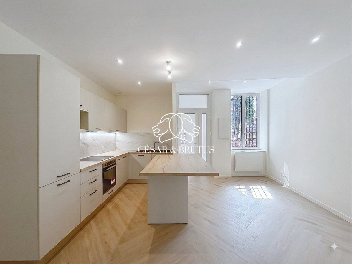 Appartement rue pietonne entièrement rénové 2 chambres