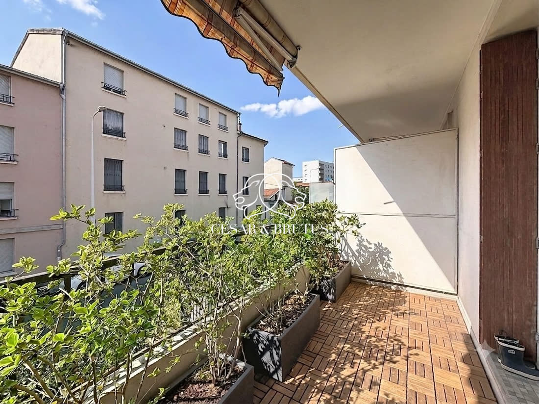 Appartement familial avec balcon et stationnement
