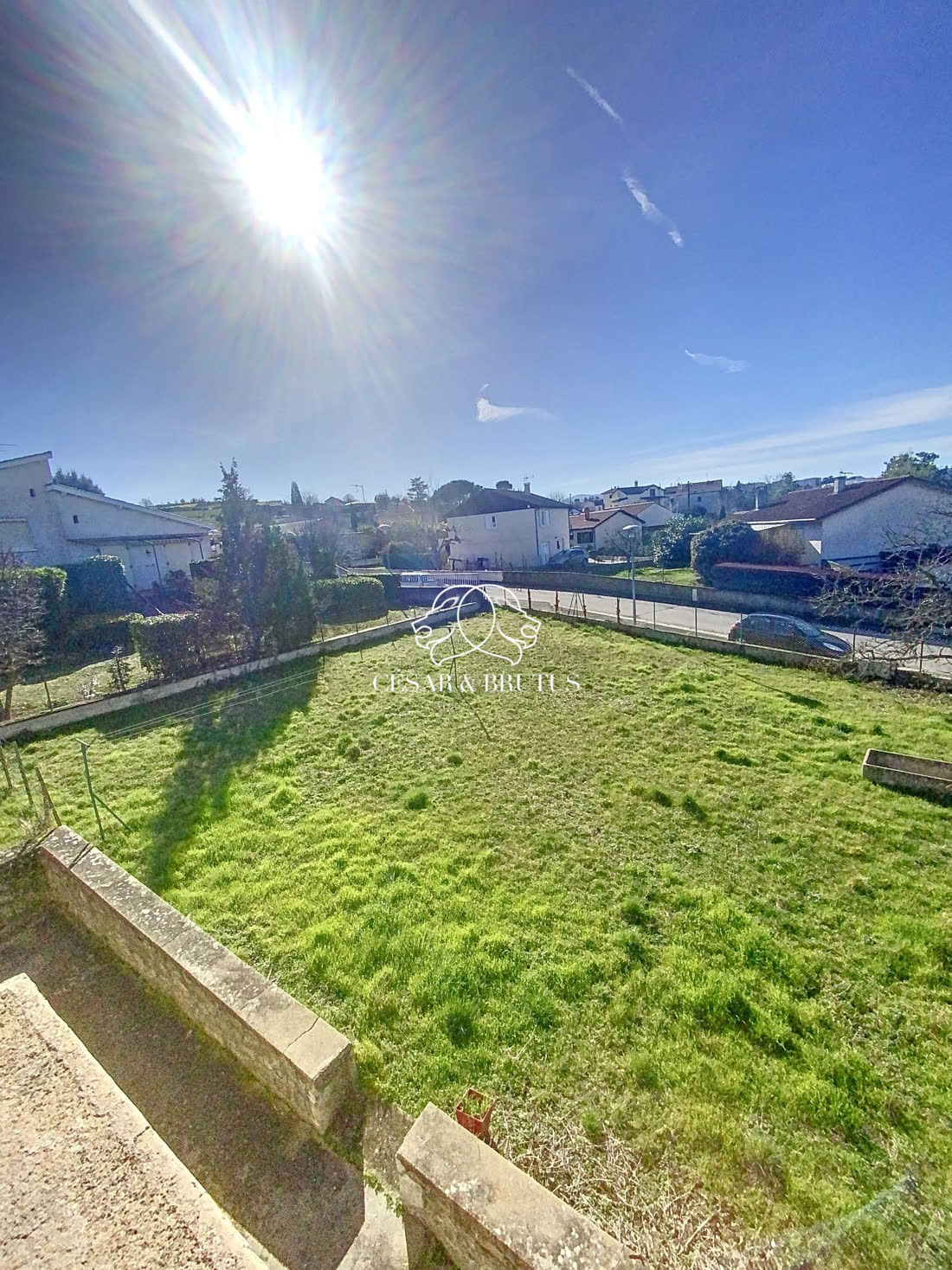 Maison à fort potentiel 190 m² · Terrain 1 170 m² + 8 Garages