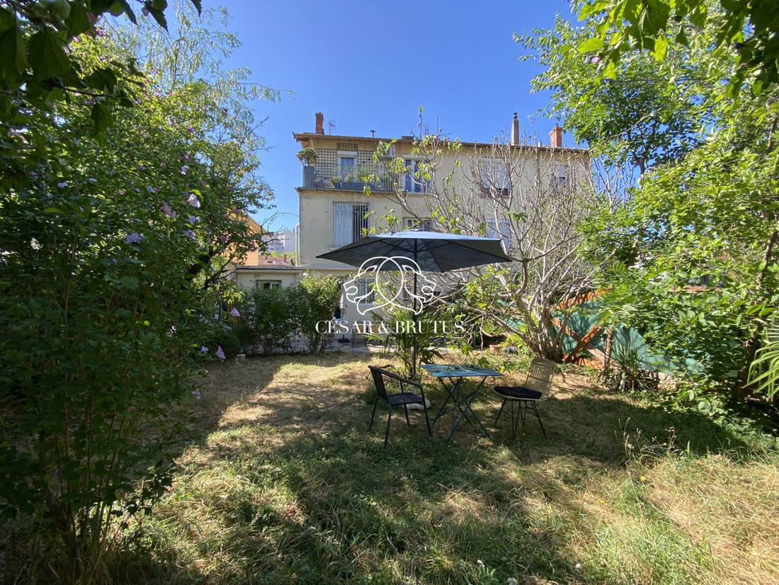 Rez-de-Jardin dans un petit immeuble · Lyon 8eème