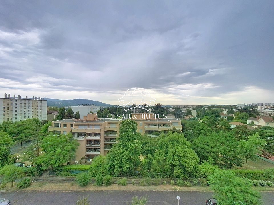 Appartement T4 avec balcon et garage proche du métro Cuire