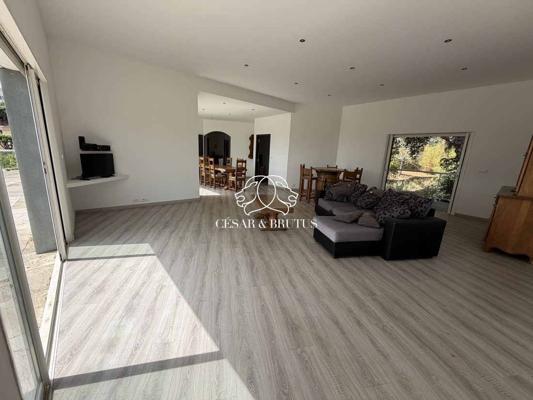 Maison T6 + 2 appartements