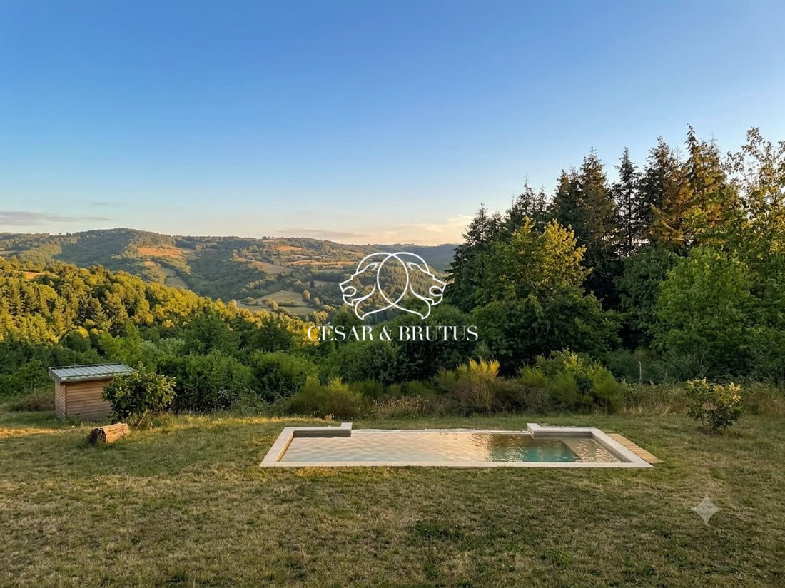 Une maison exceptionnelle avec 10 hectares en bord de Loire et Picine chauffée