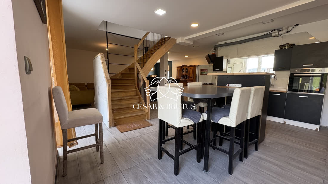 Appartement T5 en duplex avec terrasse