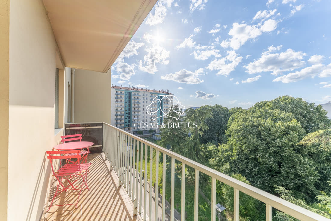 T3 de 54 m² avec balcon Ouest & Vue Fourvière · Lyon 8eème