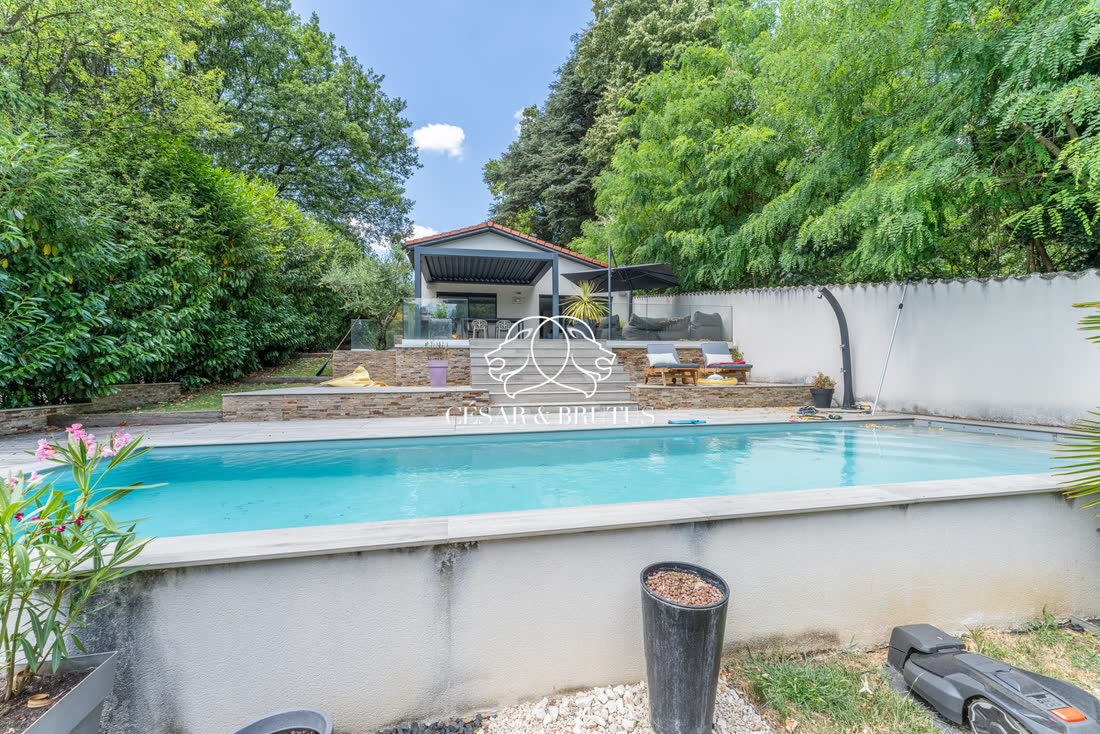 Maison d’exception de 300 m² avec vue sur le lac de Miribel