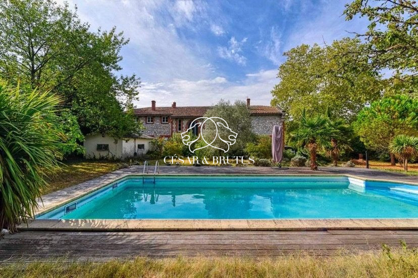 Maison de luxe · 13pièces -Piscine-Terrain
