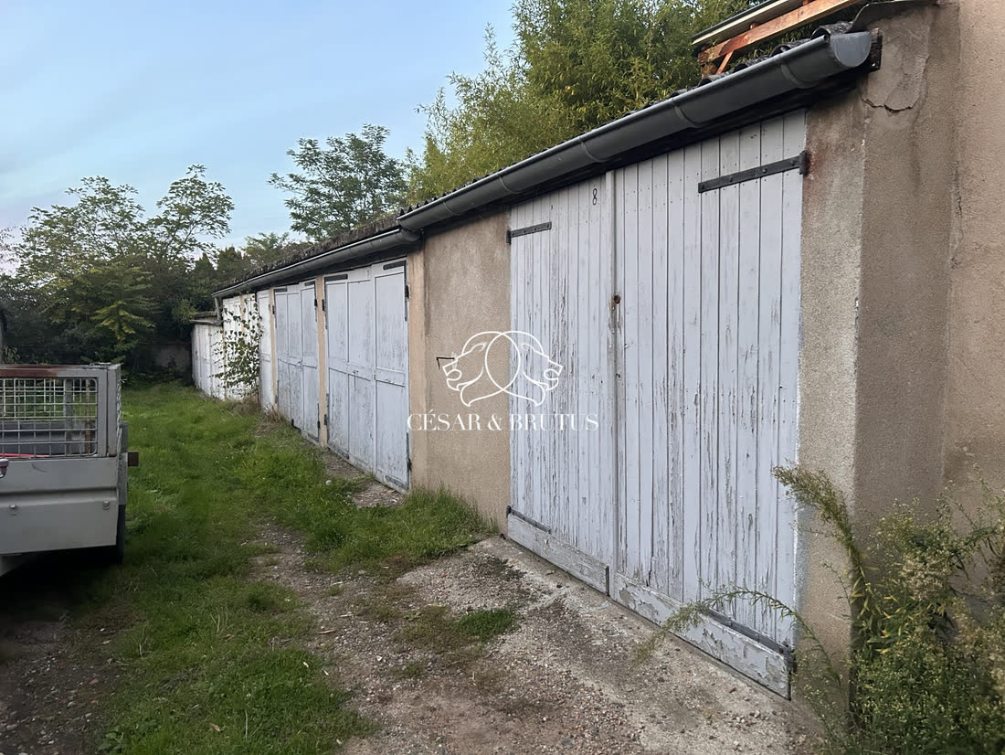 Lot de 7 garages (+3 en sus) loué Roanne 42300